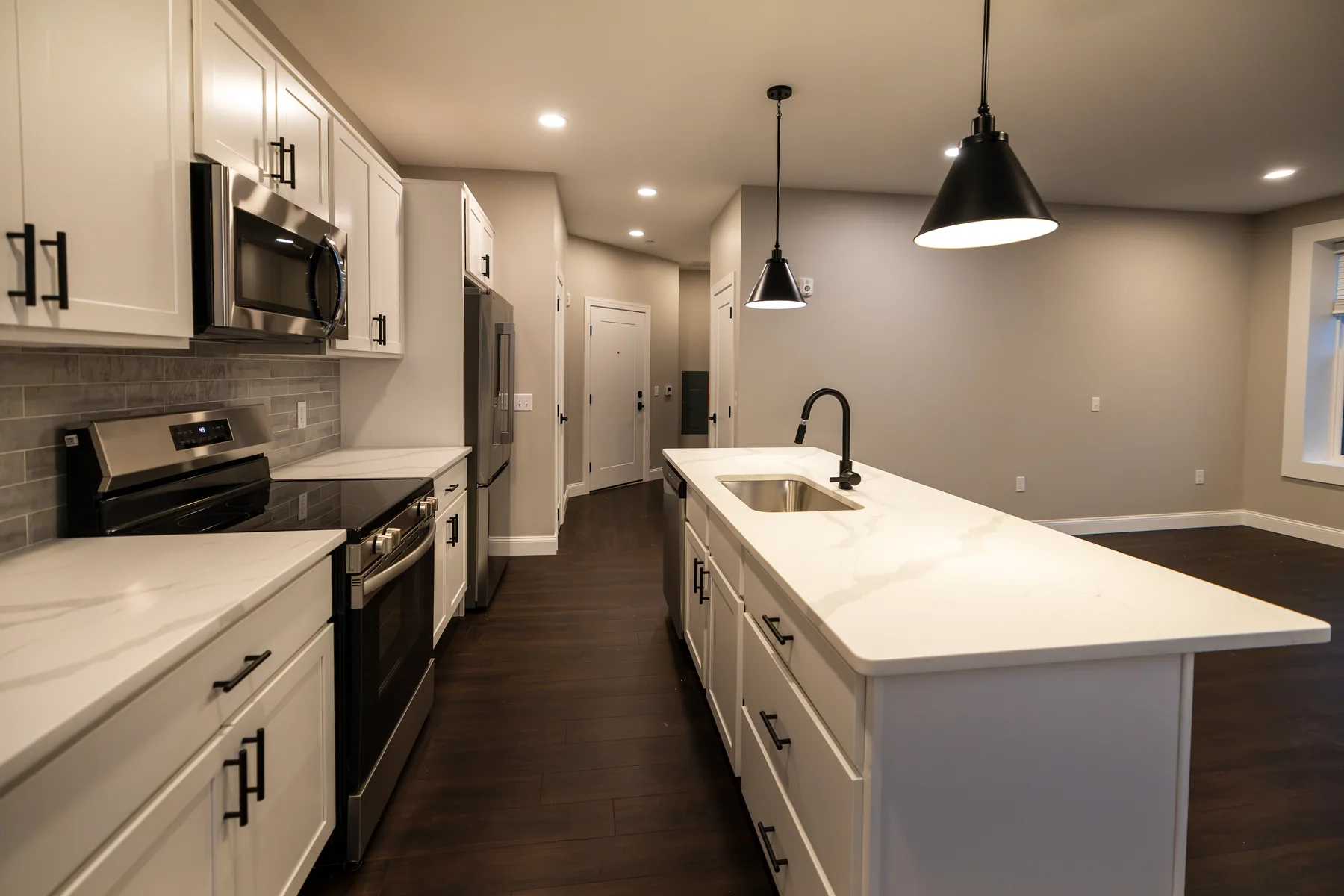 Interior view 11 of the third floor residence at 515–517 Lackawanna Avenue